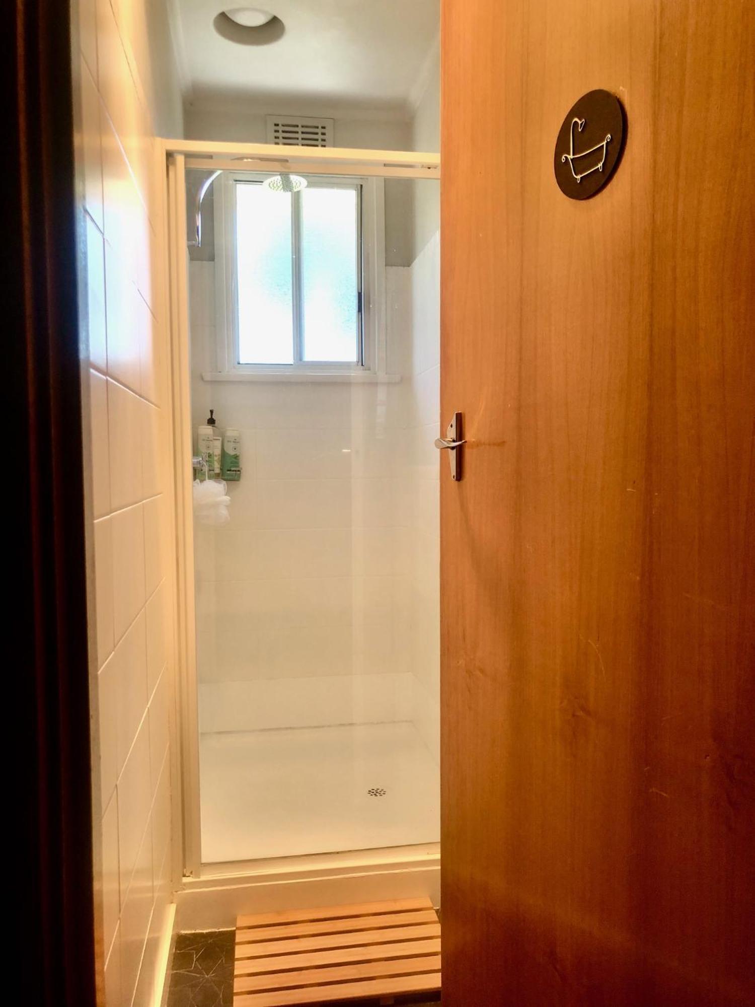 Lovely Budget Vegan Homestay Launceston Exterior foto