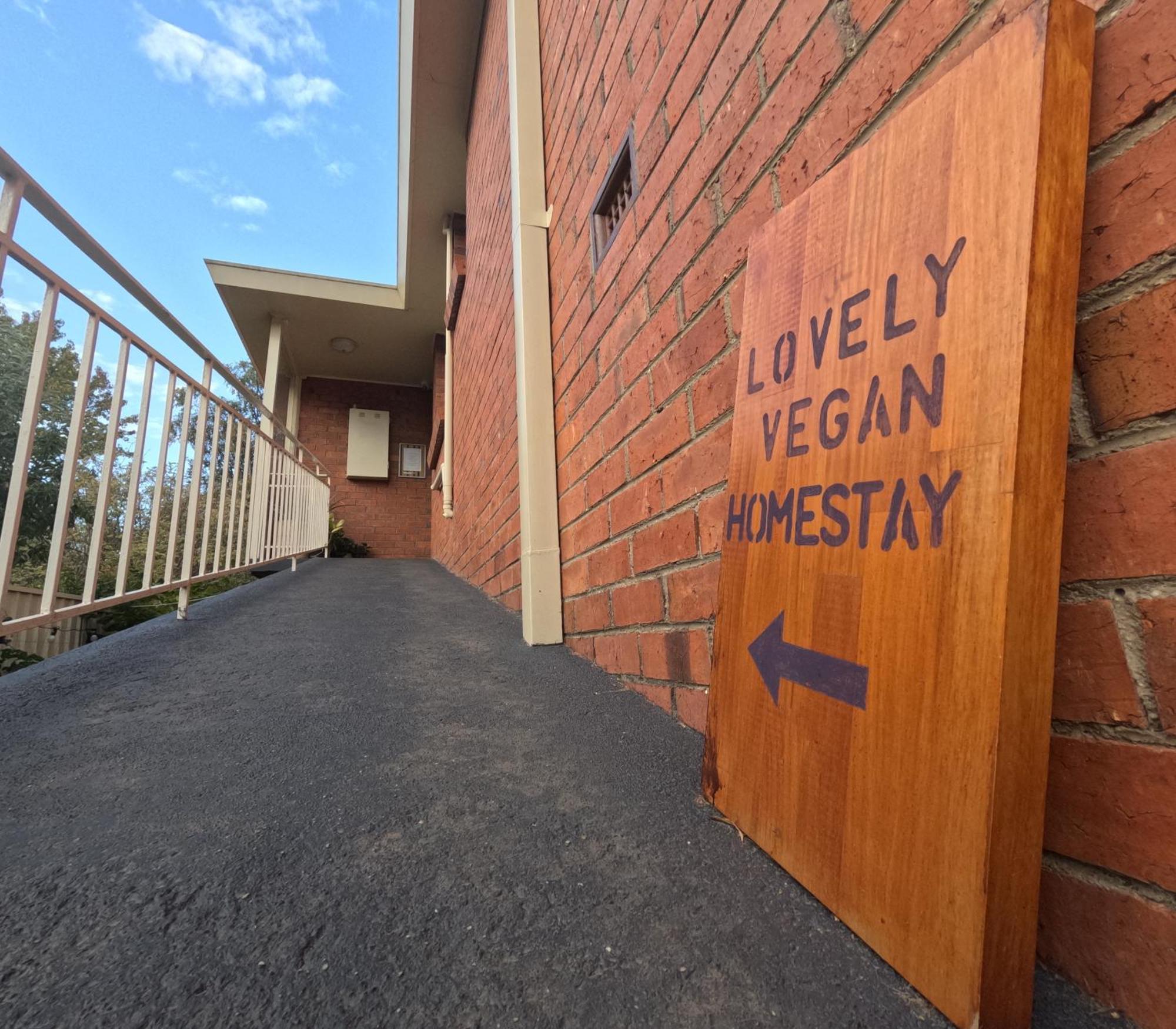 Lovely Budget Vegan Homestay Launceston Exterior foto